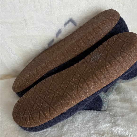 Taos Footwear Dark Blue and Light Gray Wool Booties - Picture 6 of 8